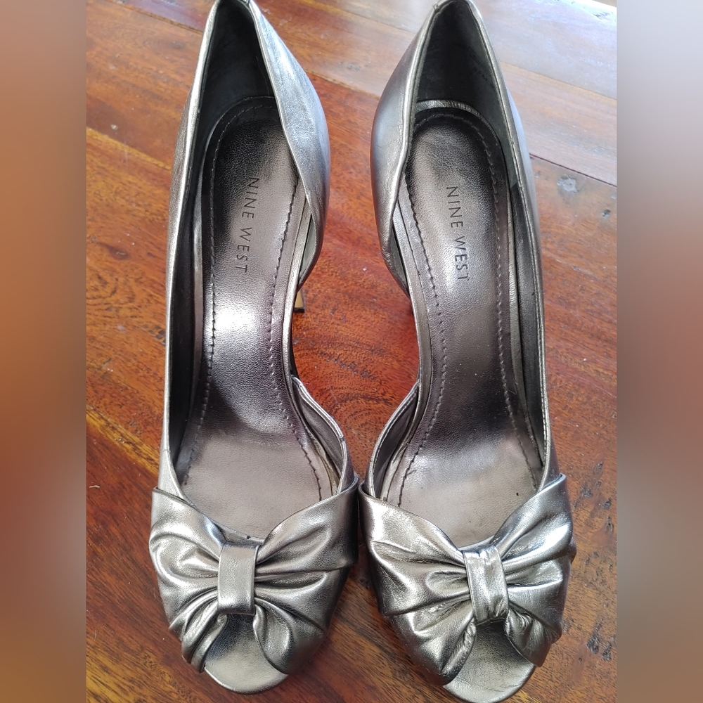 Stunning Nine West Silver Chrome High Heels ~ Size 8.5